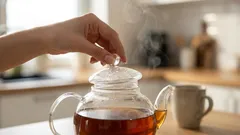 Kauanko haudutettu tee säilyy pöydällä? Selkeät aikarajat ja turvalliset säilytysvinkit